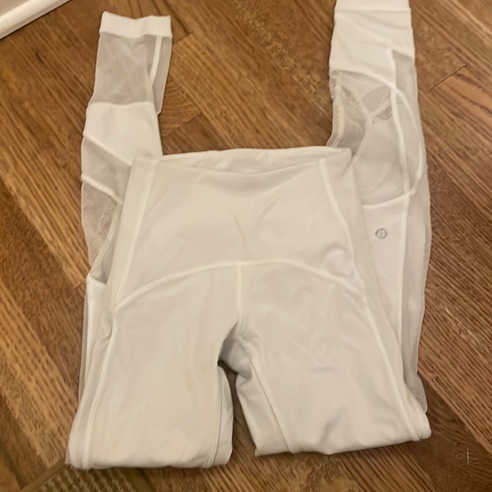 White lululemon leggings
